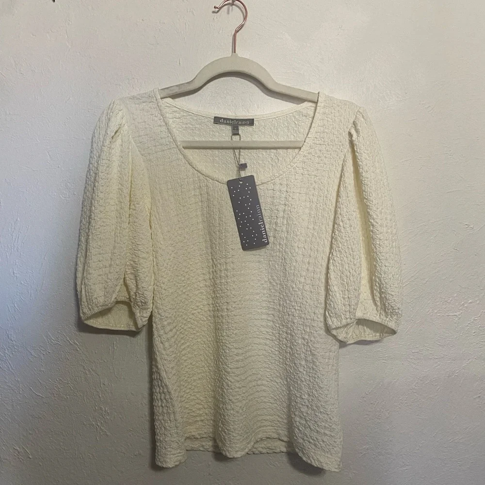 NWT Daniel Rainn White Textured Balloon Sleeved Women's Top